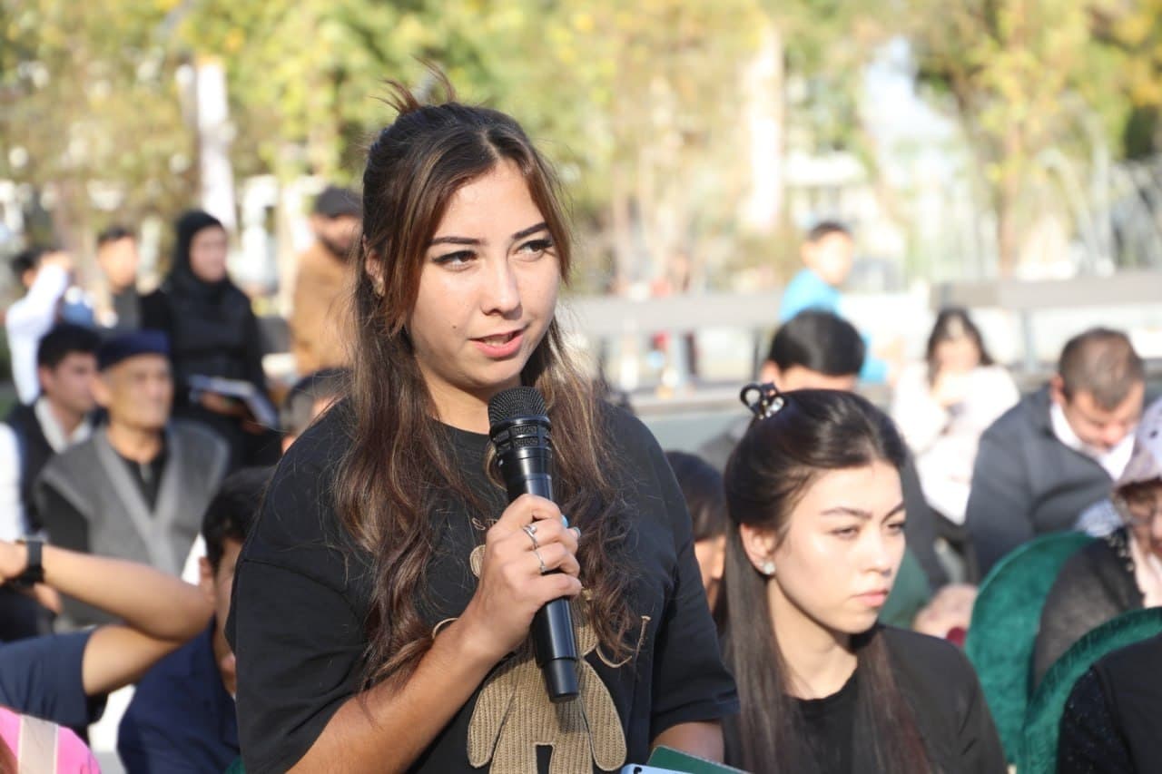 YANGIYO‘L SHAHRIDA YOSHLAR BANDLIGINI TA’MINLASH MASALALARI YUZASIDAN UCHRASHUV O‘TKAZILDI