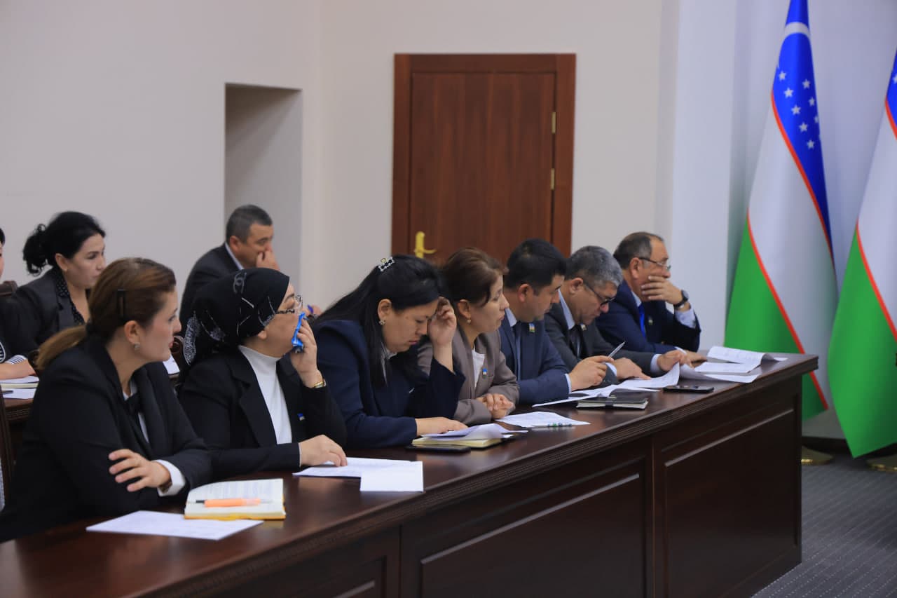 Xalq deputatlari Oqqo'rg'on tumani Kengashining ettinchi chaqiriq yigirma to'qqizinchi sessiyasi bo'lib o'tdi