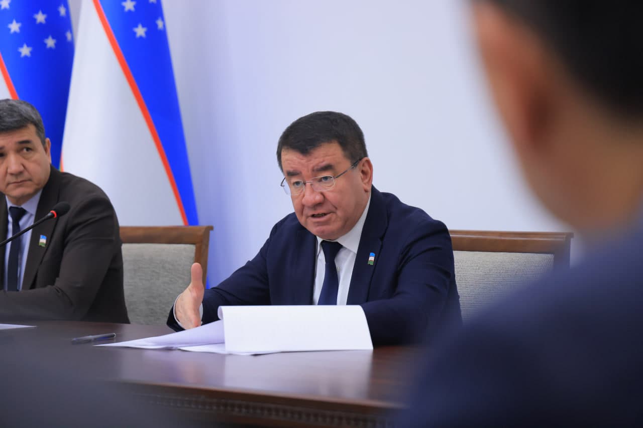 Xalq deputatlari Oqqo'rg'on tumani Kengashining ettinchi chaqiriq yigirma to'qqizinchi sessiyasi bo'lib o'tdi
