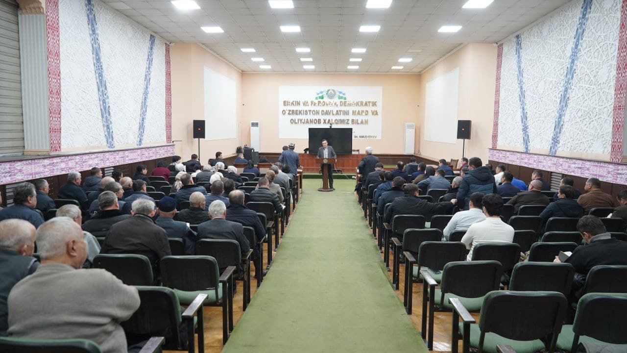 Zangiota tumani majlislar zalida tuman hokimi Erkin Rustamov boshchiligida “Hokimlik soati” bo‘lib o‘tdi.