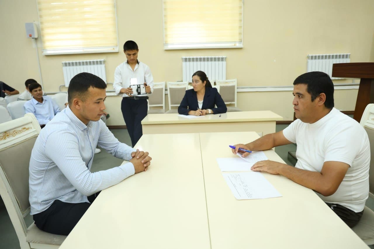 Oliy ta’lim bitiruvchilarining bandligini ta’minlash masalalari muhokama qilindi