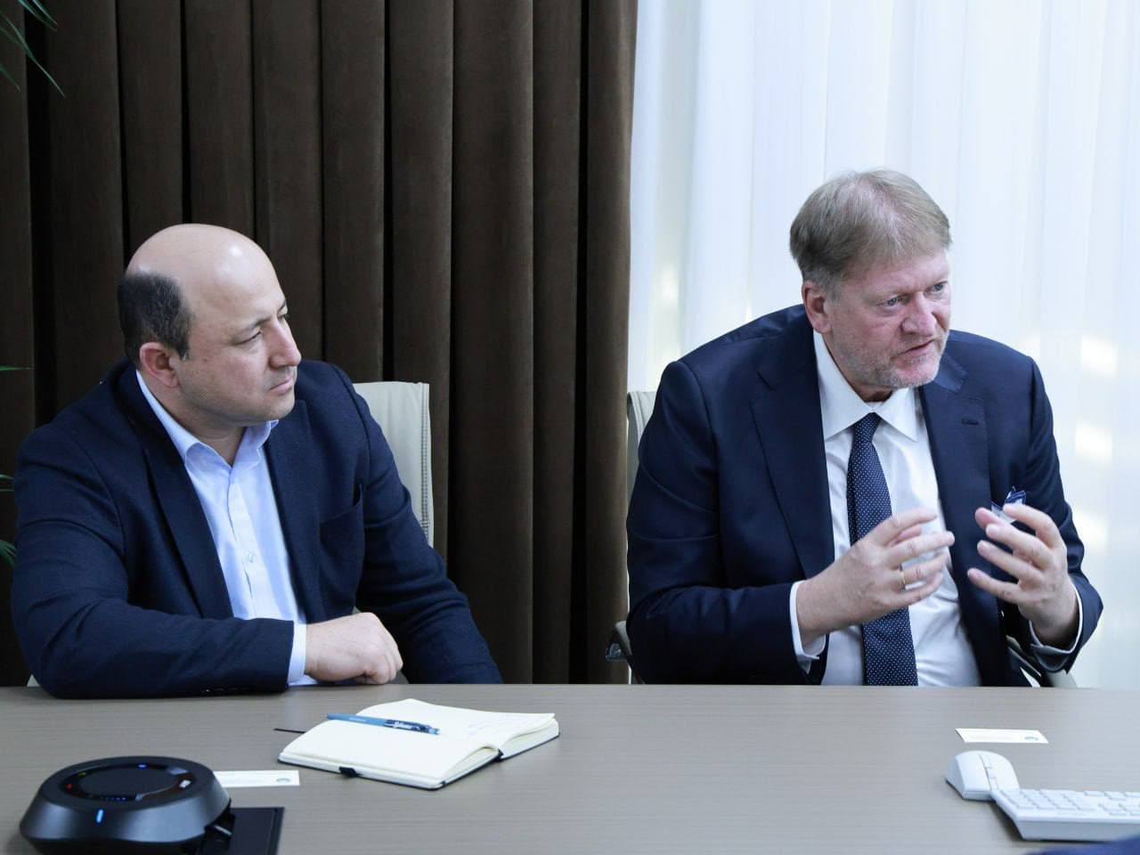 Обсуждено сотрудничество с Германией в сфере легкой промышленности