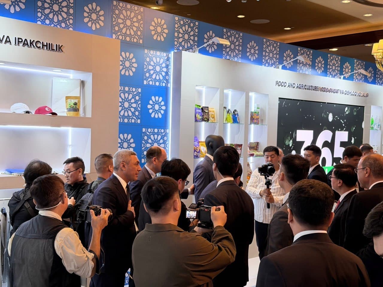An exhibition of national products was organized within the framework of the Uzbekistan–Hong Kong Economic Forum