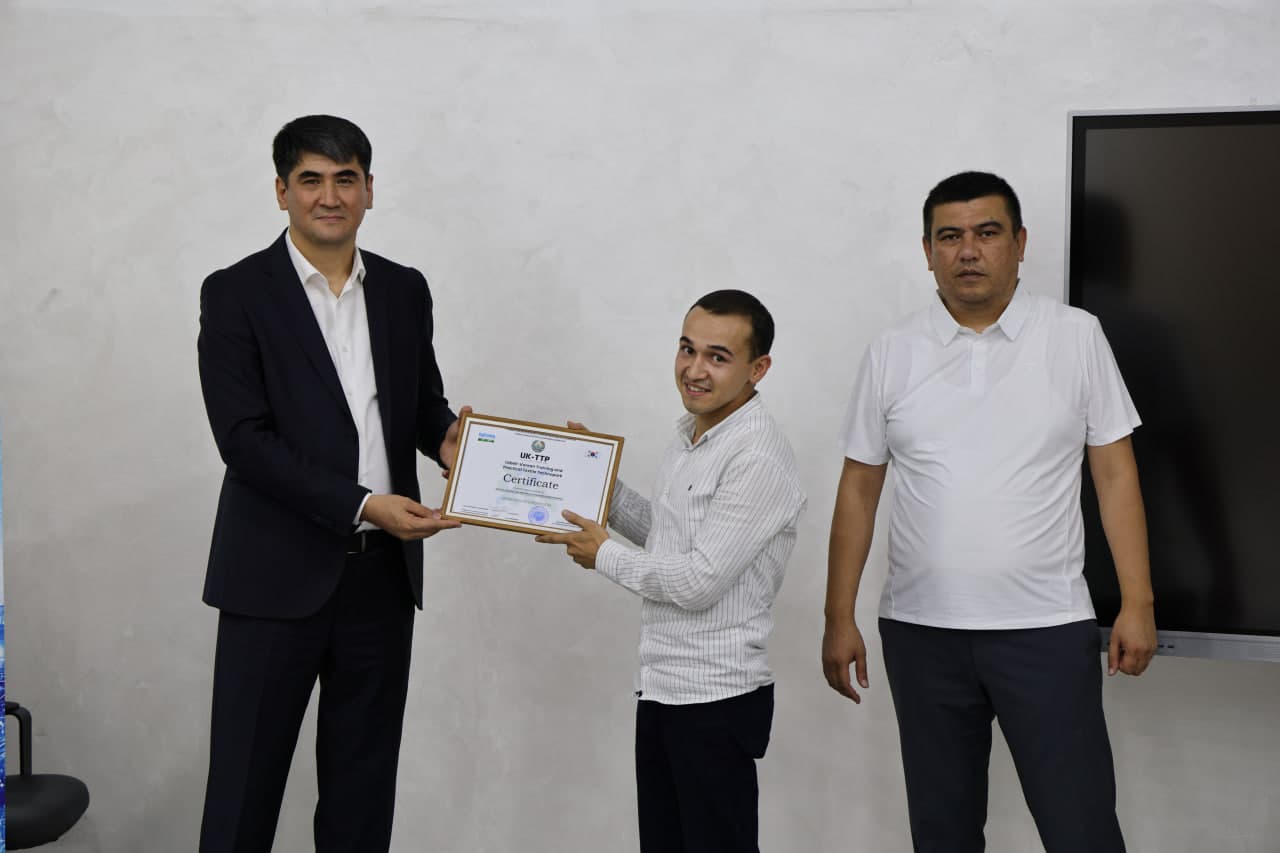 Uz-Kor Textile Technoparkida malaka oshirish dasturini tamomlagan tinglovchilarga sertifikatlar berildi