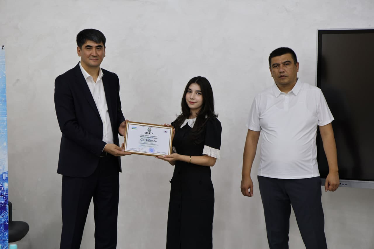 Uz-Kor Textile Technoparkida malaka oshirish dasturini tamomlagan tinglovchilarga sertifikatlar berildi