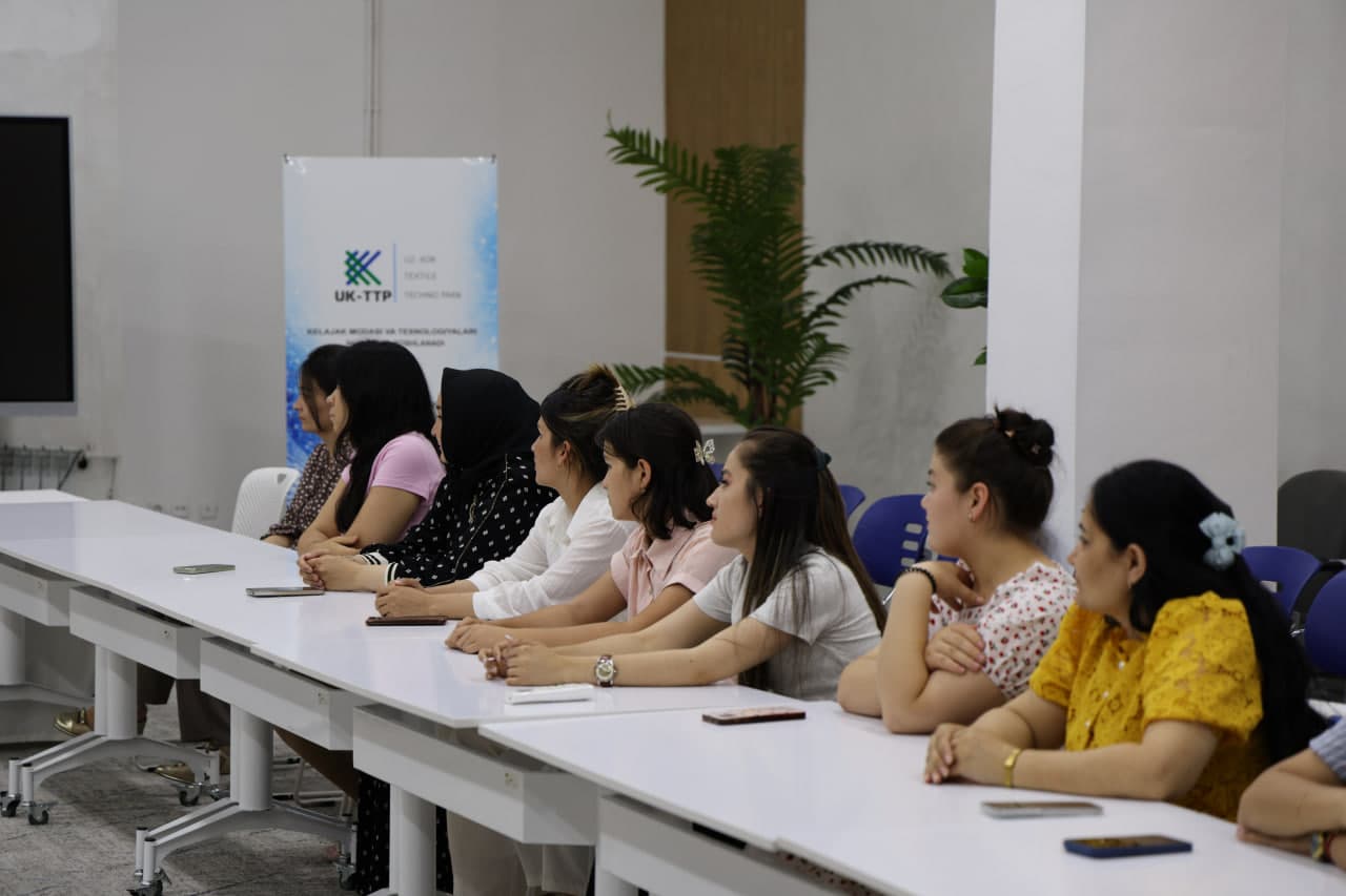Uz-Kor Textile Technoparkida malaka oshirish dasturini tamomlagan tinglovchilarga sertifikatlar berildi