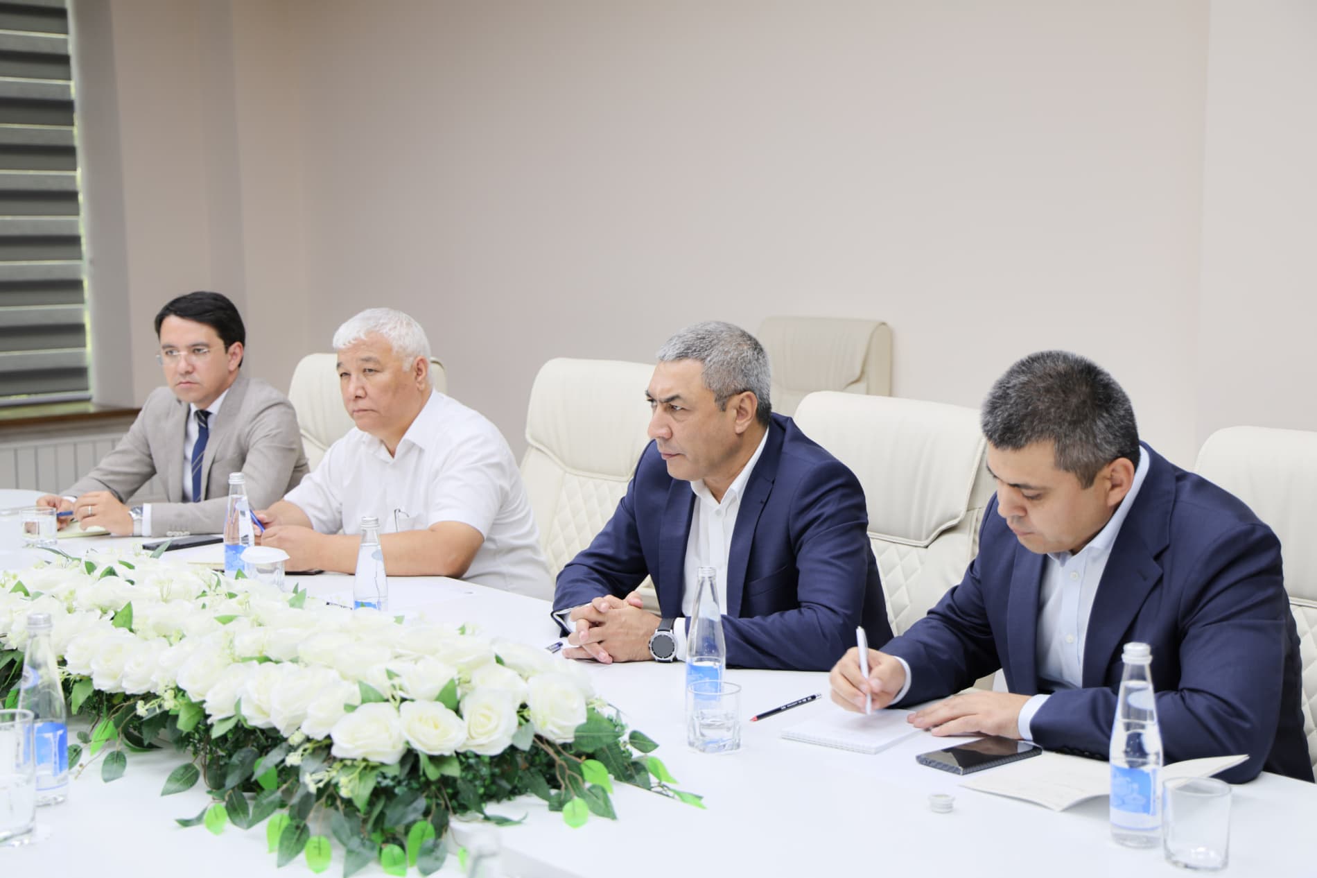 A meeting was held with a delegation headed by Wang Hongtu, Head of “Lihua” Company.