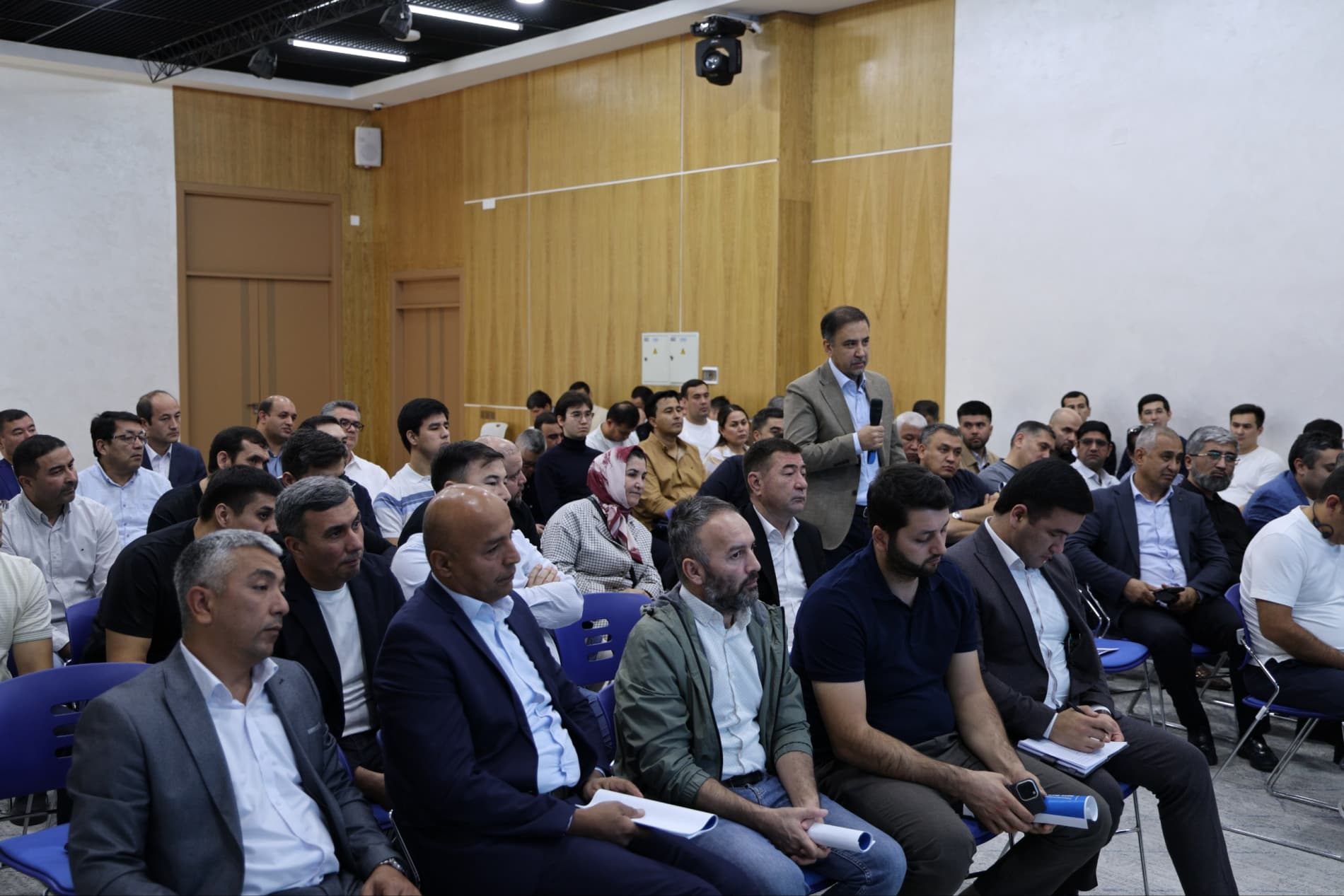 OPEN DIALOGUE HELD WITH REPRESENTATIVES OF GARMENT MANUFACTURING ENTERPRISES