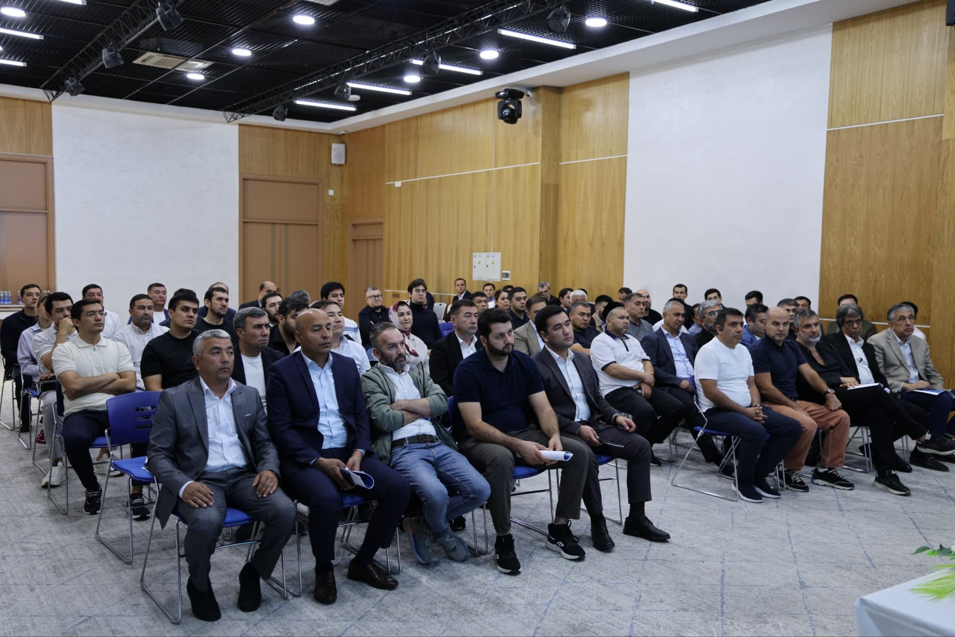 OPEN DIALOGUE HELD WITH REPRESENTATIVES OF GARMENT MANUFACTURING ENTERPRISES