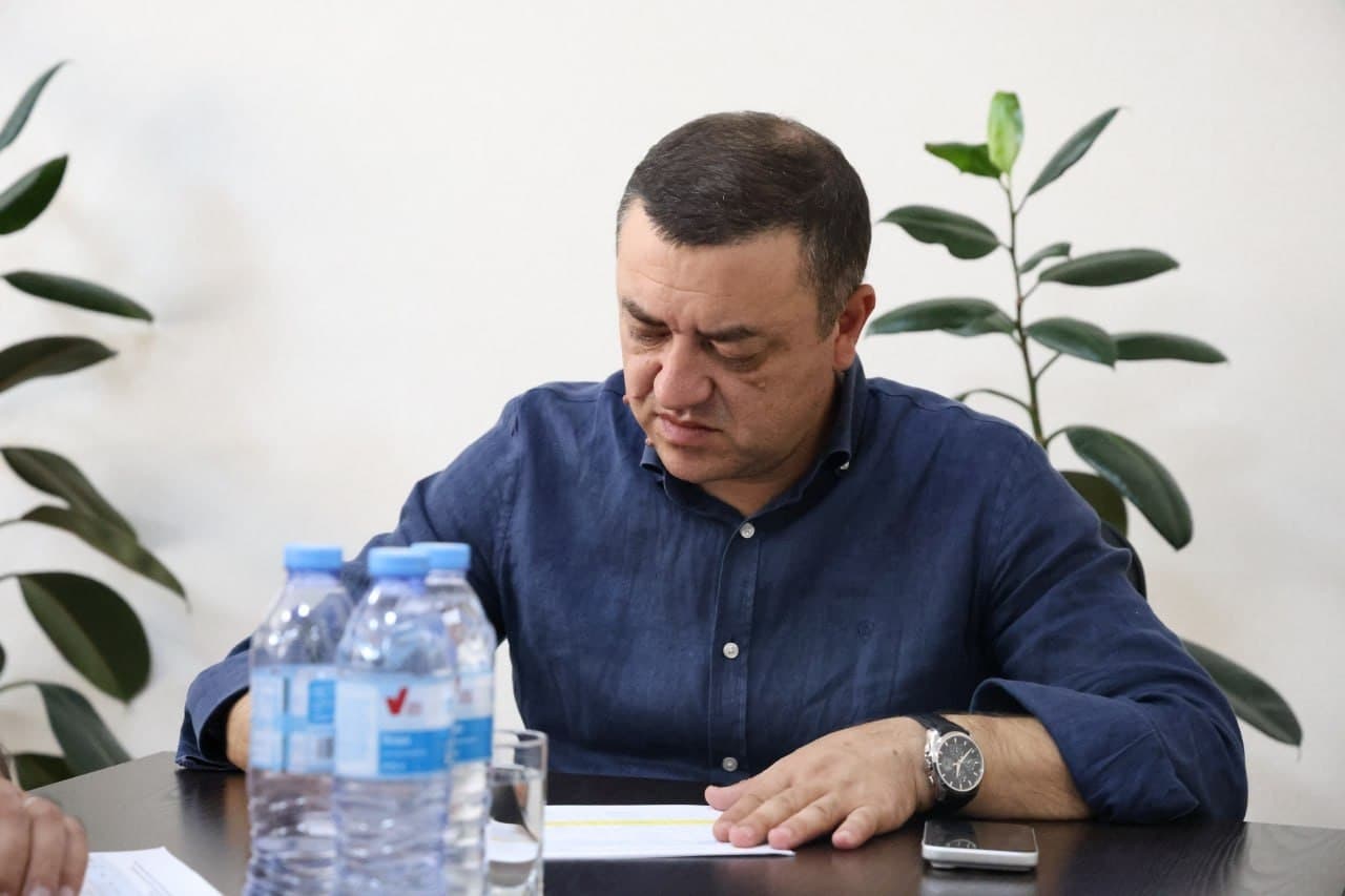 Bugun Sergeli tumani hokimi Davron Ismatov tumanda istiqomat qilayotgan yoshlar bilan ochiq muloqot o'tkazdi.