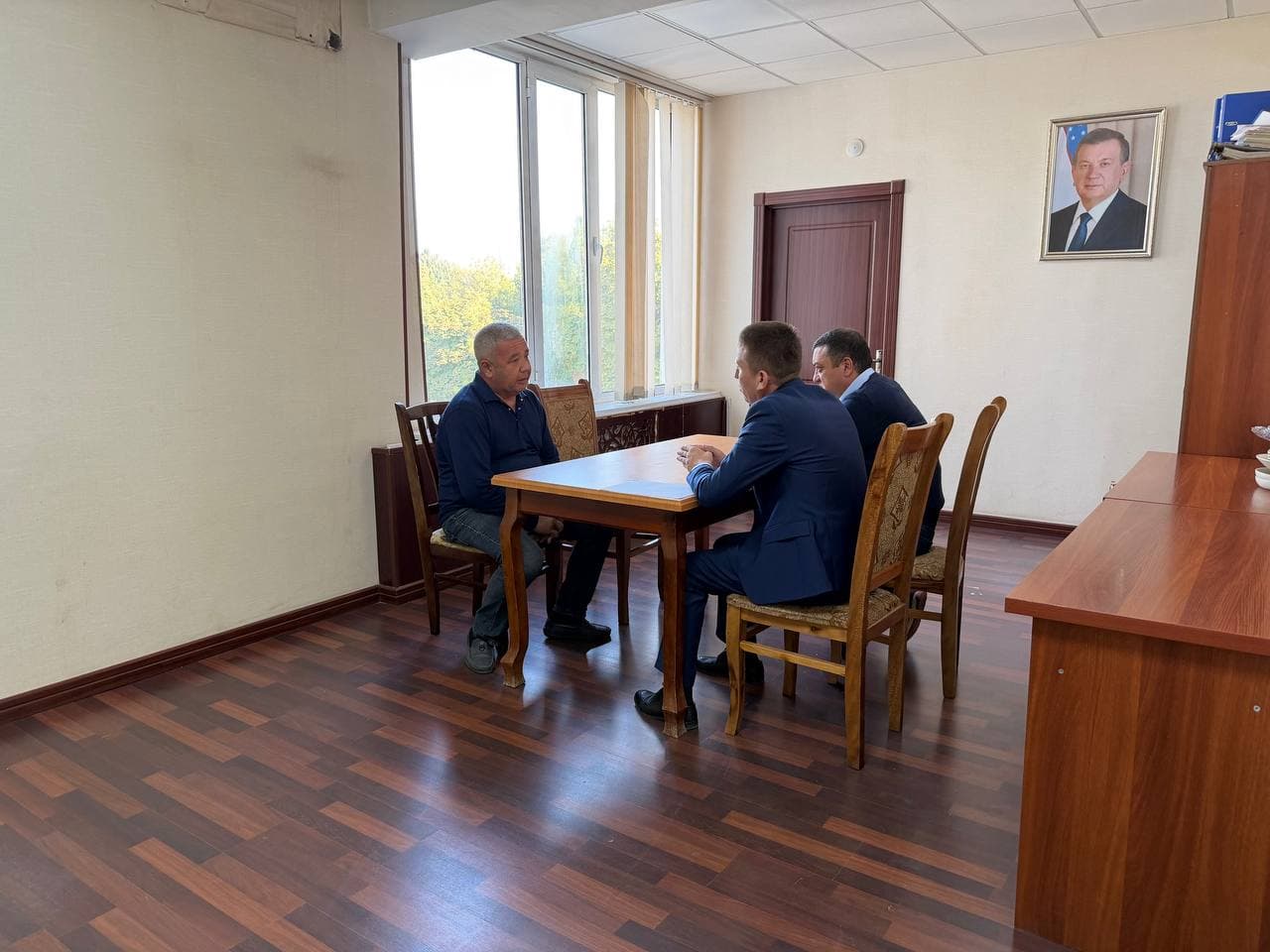 Sergeli tumani hokimi Davron Ismatov qabul o'tkazib, fuqarolar murojaatlarini tingladi.