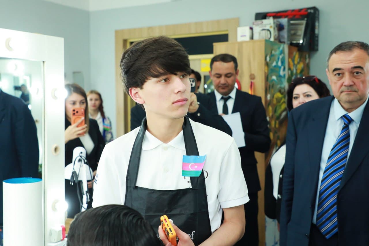 Meeting between the leader and youth: young people should express their opinions openly