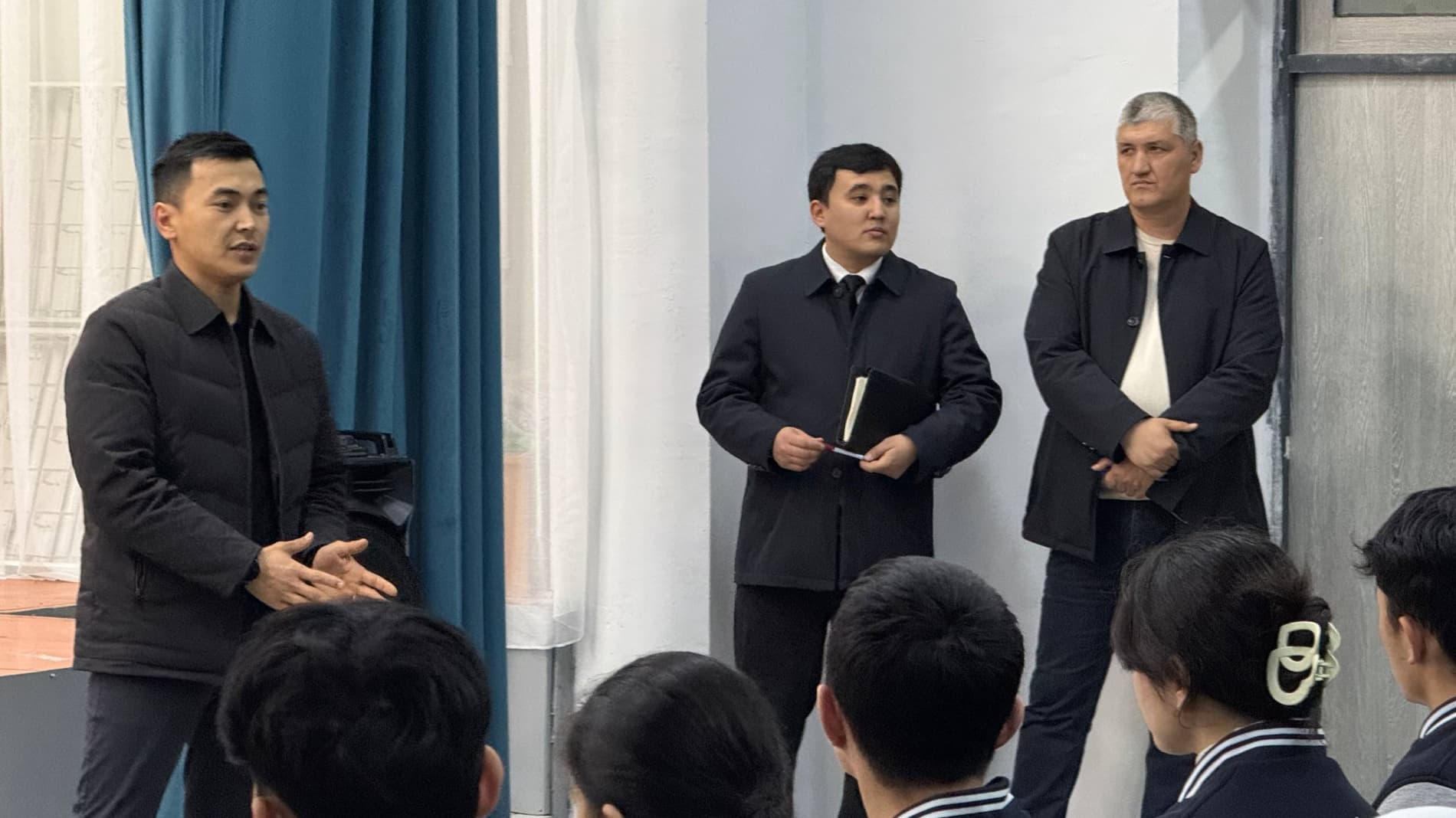 Tuman hokimining yoshlar_kuni_ munosabati bilan tashkil etilgan uchrashuvlar.