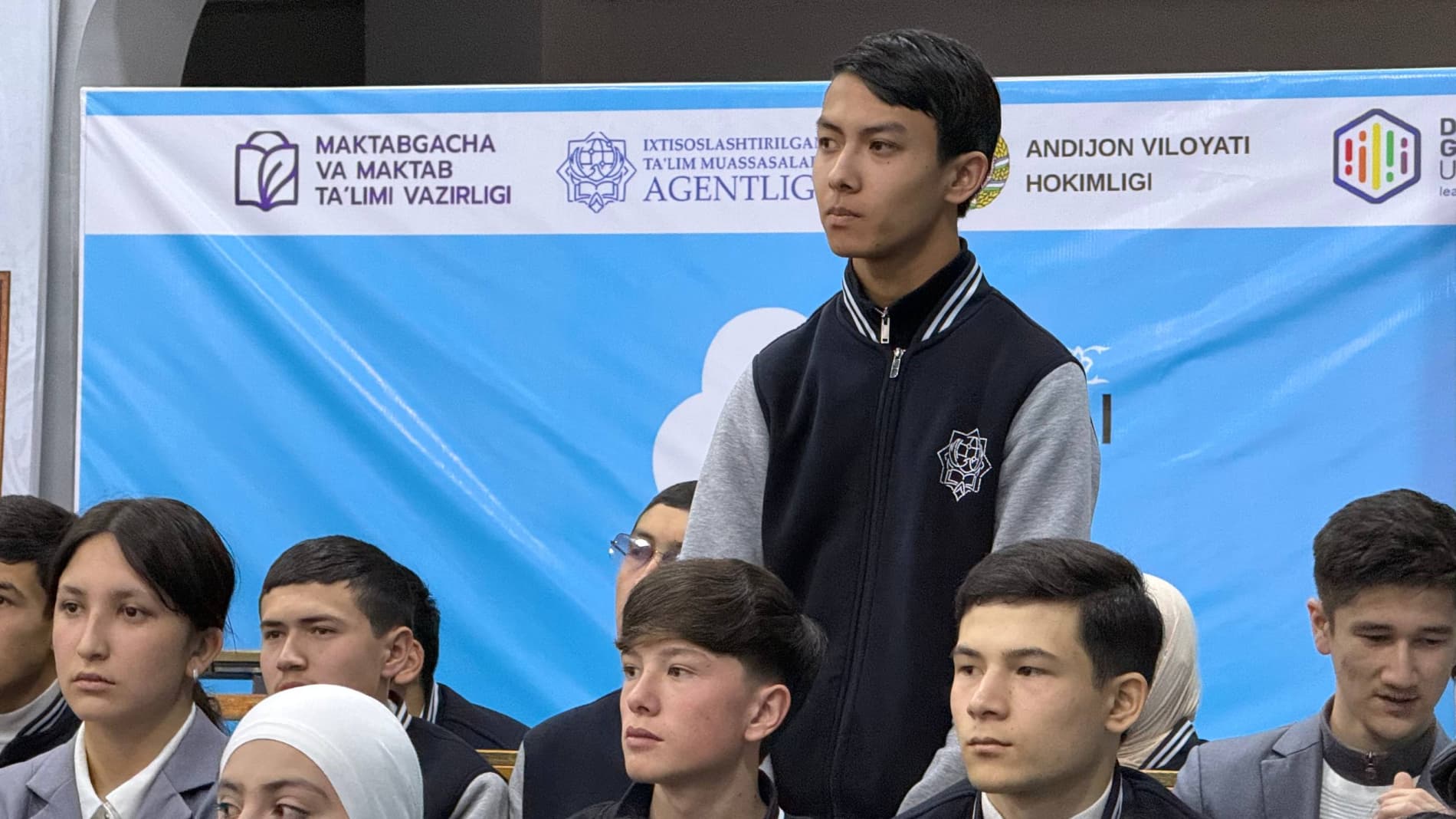 Tuman hokimining yoshlar_kuni_ munosabati bilan tashkil etilgan uchrashuvlar.