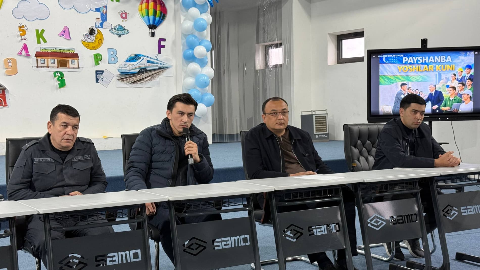 Tuman hokimining yoshlar_kuni_ munosabati bilan tashkil etilgan uchrashuvlar.