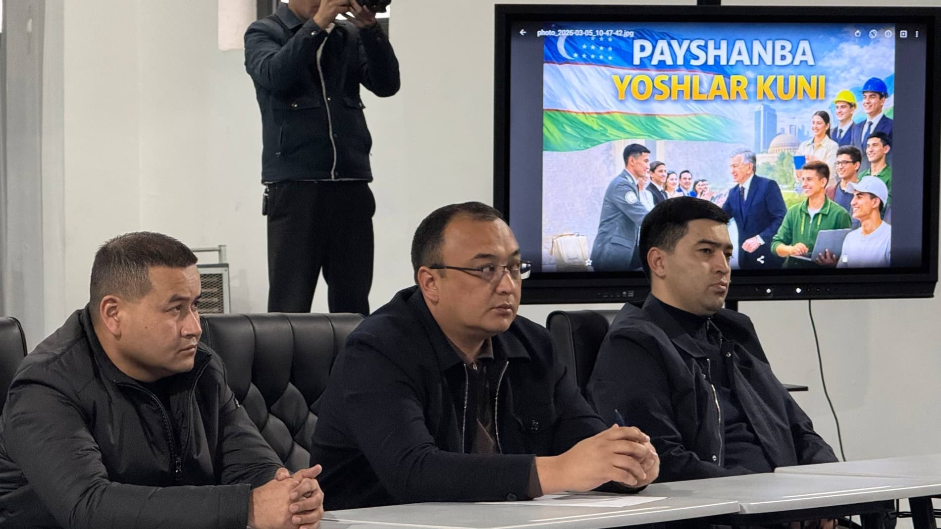 Tuman hokimining yoshlar_kuni_ munosabati bilan tashkil etilgan uchrashuvlar.