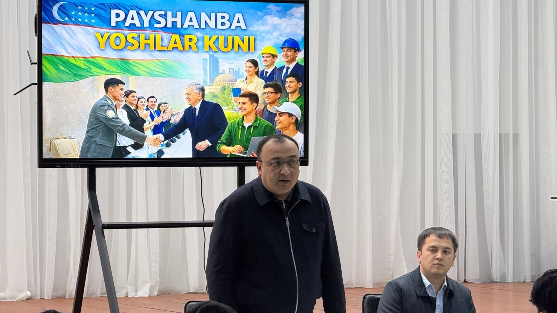 Tuman hokimining yoshlar_kuni_ munosabati bilan tashkil etilgan uchrashuvlar.