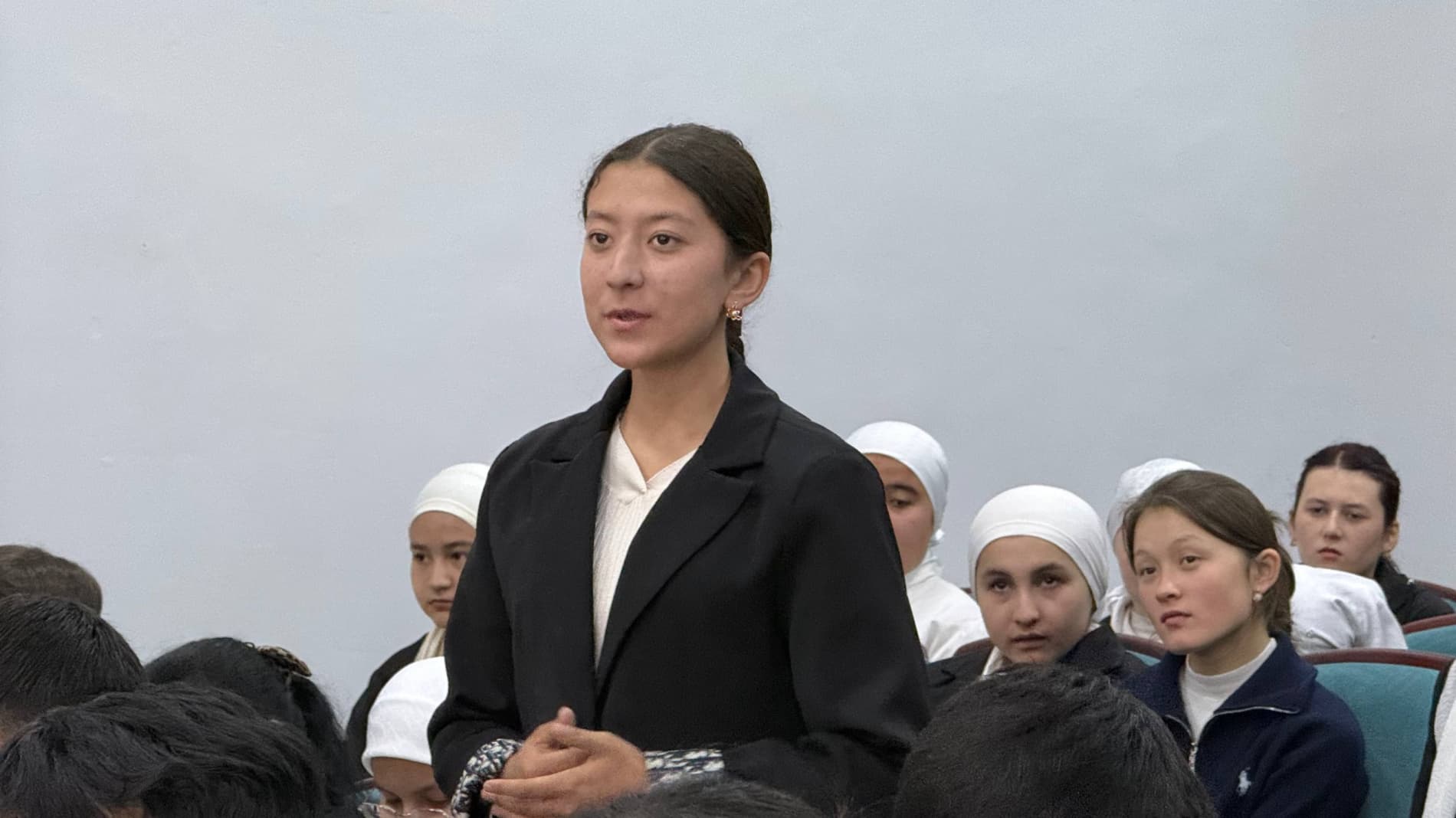 Tuman hokimining yoshlar_kuni_ munosabati bilan tashkil etilgan uchrashuvlar.