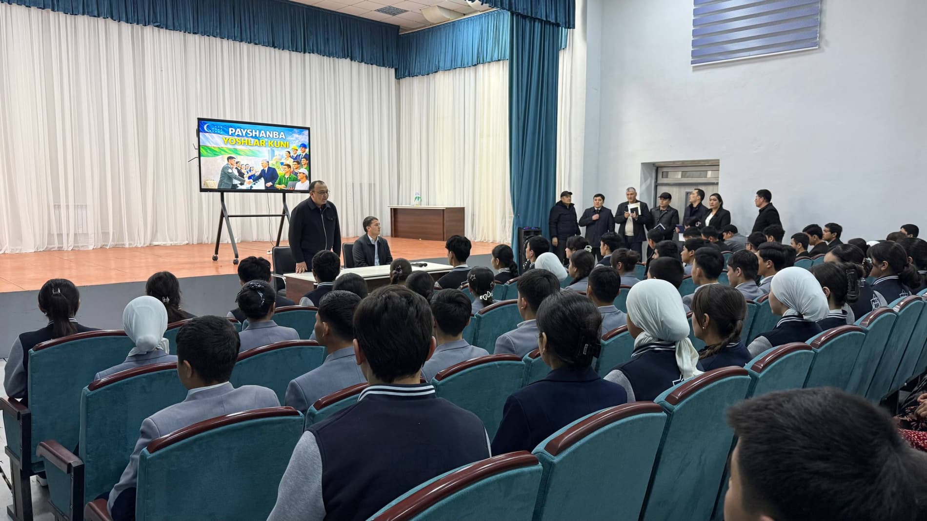 Tuman hokimining yoshlar_kuni_ munosabati bilan tashkil etilgan uchrashuvlar.