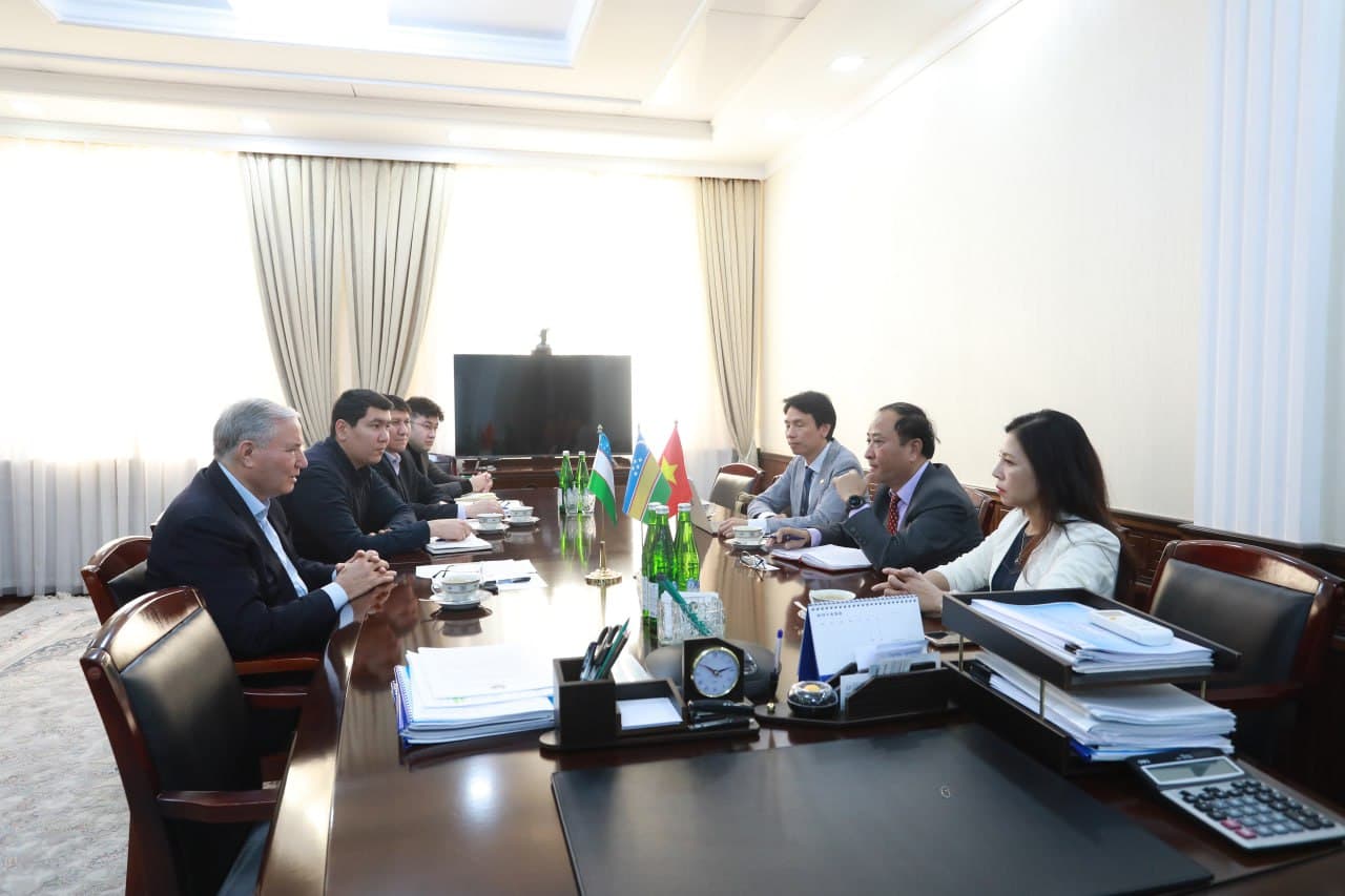 Qoraqalpog‘iston Respublikasi Vazirlar Kengashining Raisi F.Ermanov Vetnam davlatining "FPT Corporation" kompaniyasining delegatsiya a’zolarini qabul qildi.