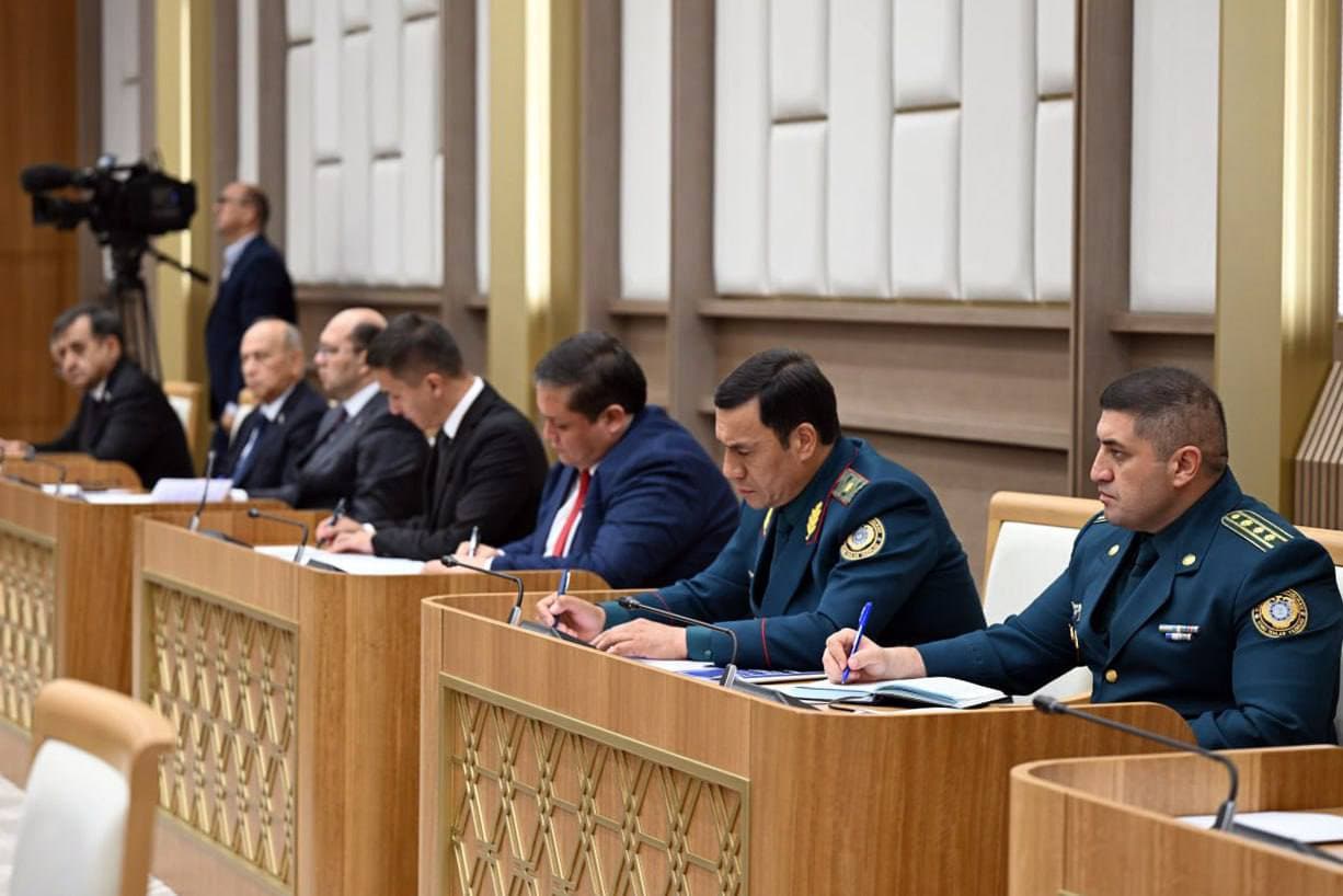 Prezident Shavkat Mirziyoyev raisligida yo‘l harakati xavfsizligini ta'minlash, infratuzilmasini yaxshilash va tirbandliklarni kamaytirish chora-tadbirlari muhokamasi yuzasidan videoselektor yig'ilishi o‘tkazildi.