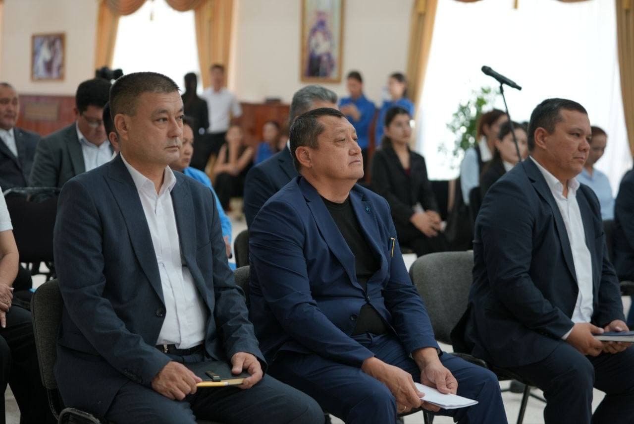 Под руководством Министра культуры Республики Каракалпакстан Бегисбая Темирбаева состоялась пресс-конференция и открытый диалог с представителями СМИ о работе, проводимой в сфере культуры и искусства.