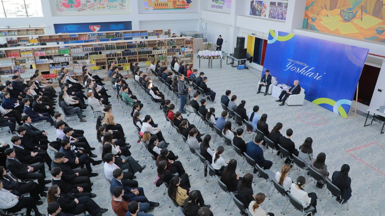 Qoraqalpog’iston Respublikasi Vazirlar Kengashining Raisi Nukus shahrida yoshlar bilan uchrashdi