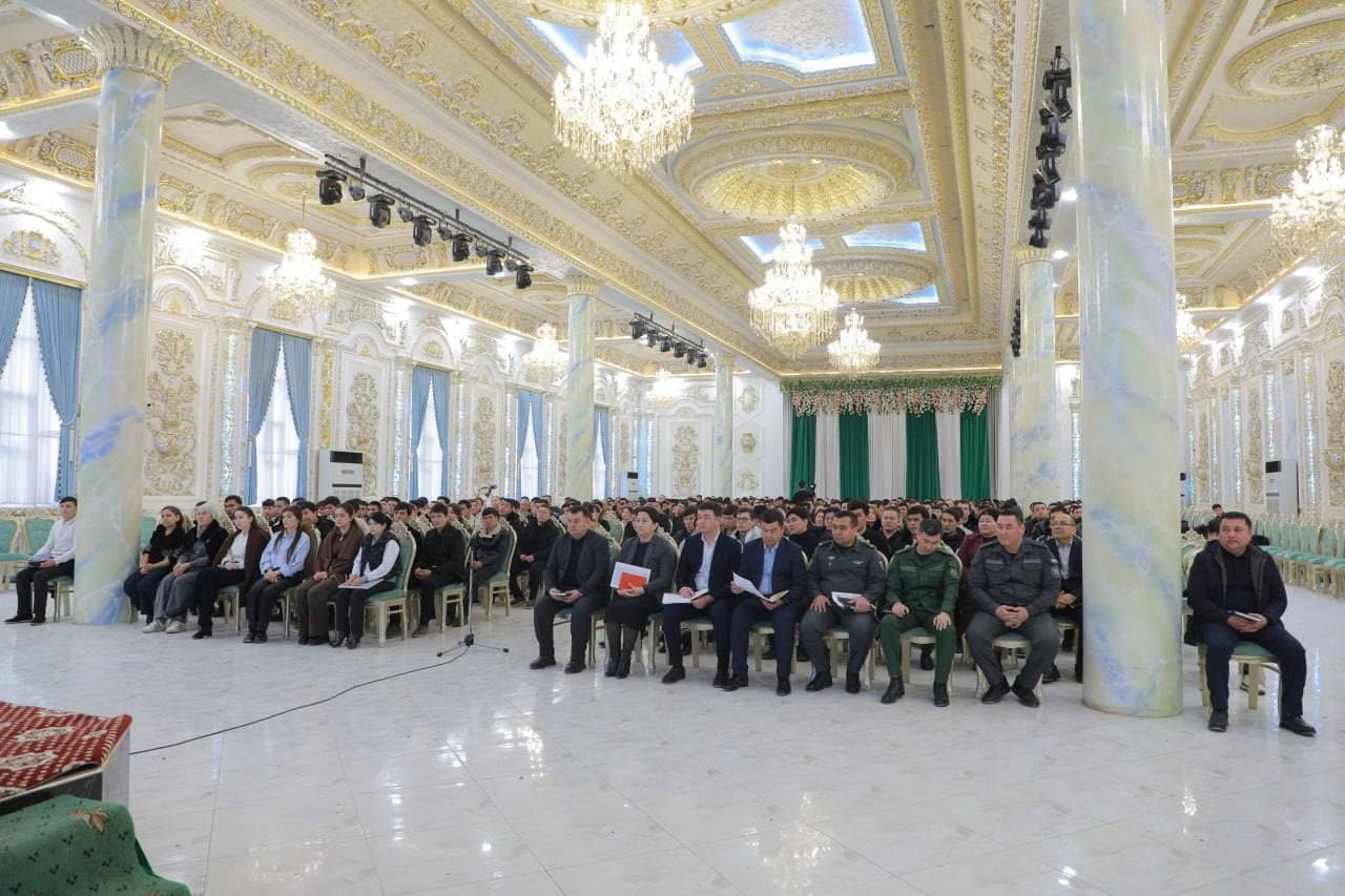 Amudaryo tumanida Qoraqalpog‘iston Respublikasi Vazirlar Kengashining Raisi Farxod Ermanov ishtirokida “Rahbar va yoshlar uchrashuvi” bo‘lib o‘tdi.