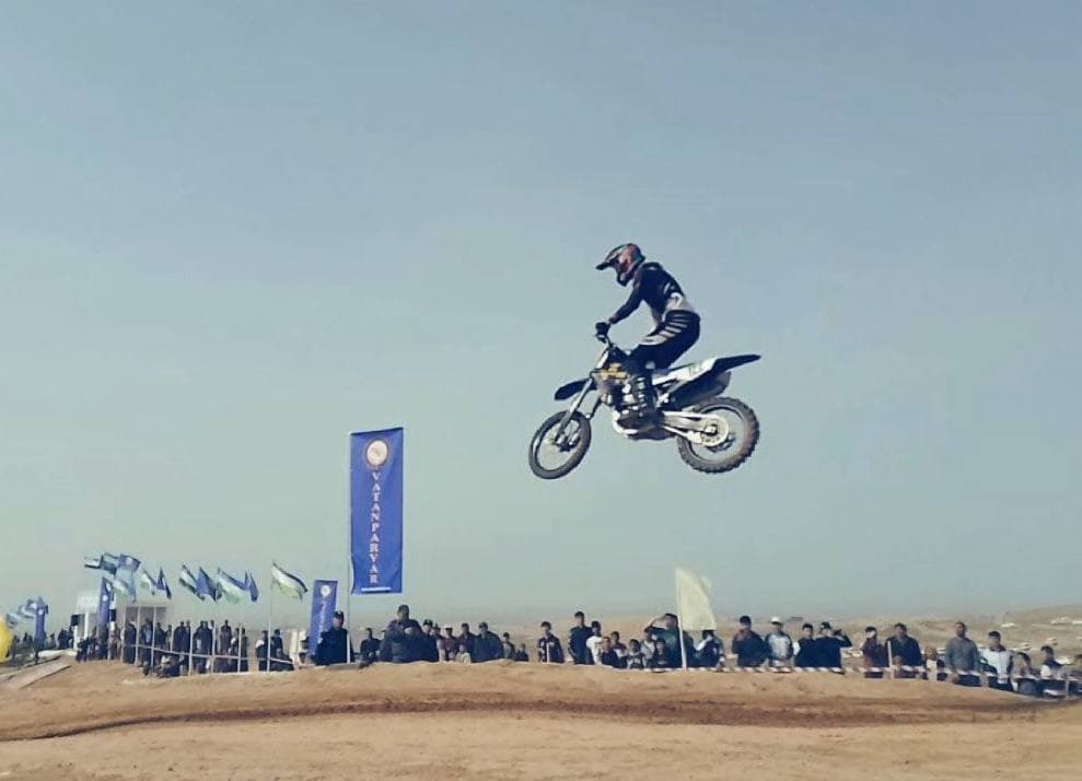 Молодой спортсмен из Кунграда занял призовое место в соревнованиях по мотокроссу.