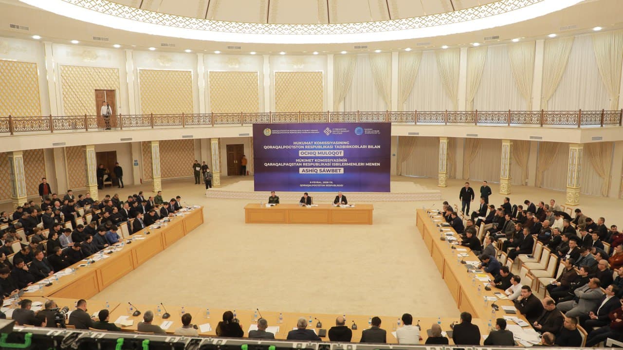 Nukus shahrida Hukumat komissiyasi ishtirokida tadbirkorlar bilan ochiq muloqot bo‘lib o‘tdi