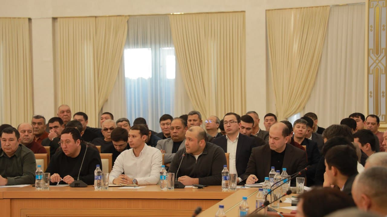 Nukus shahrida Hukumat komissiyasi ishtirokida tadbirkorlar bilan ochiq muloqot bo‘lib o‘tdi