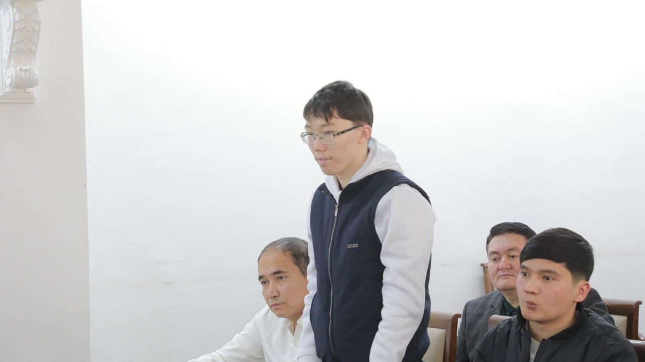 Председатель Совета Министров Ф.Эрманов провел встречу с закрепленной за ним молодежью