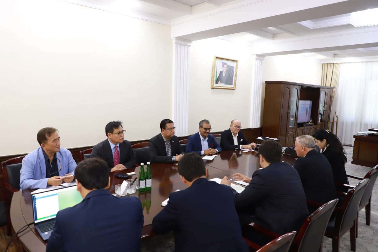 Ekonomikalıq rawajlanıwda jańa basqısh: sırt el investorları menen sóylesiwler