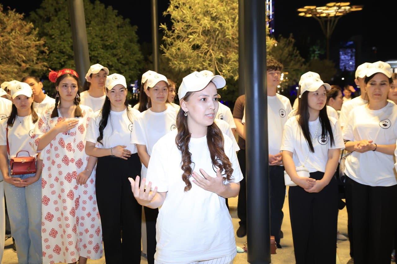 Ministr Qaraqalpaqstanlı studentler menen sáwbetlesti