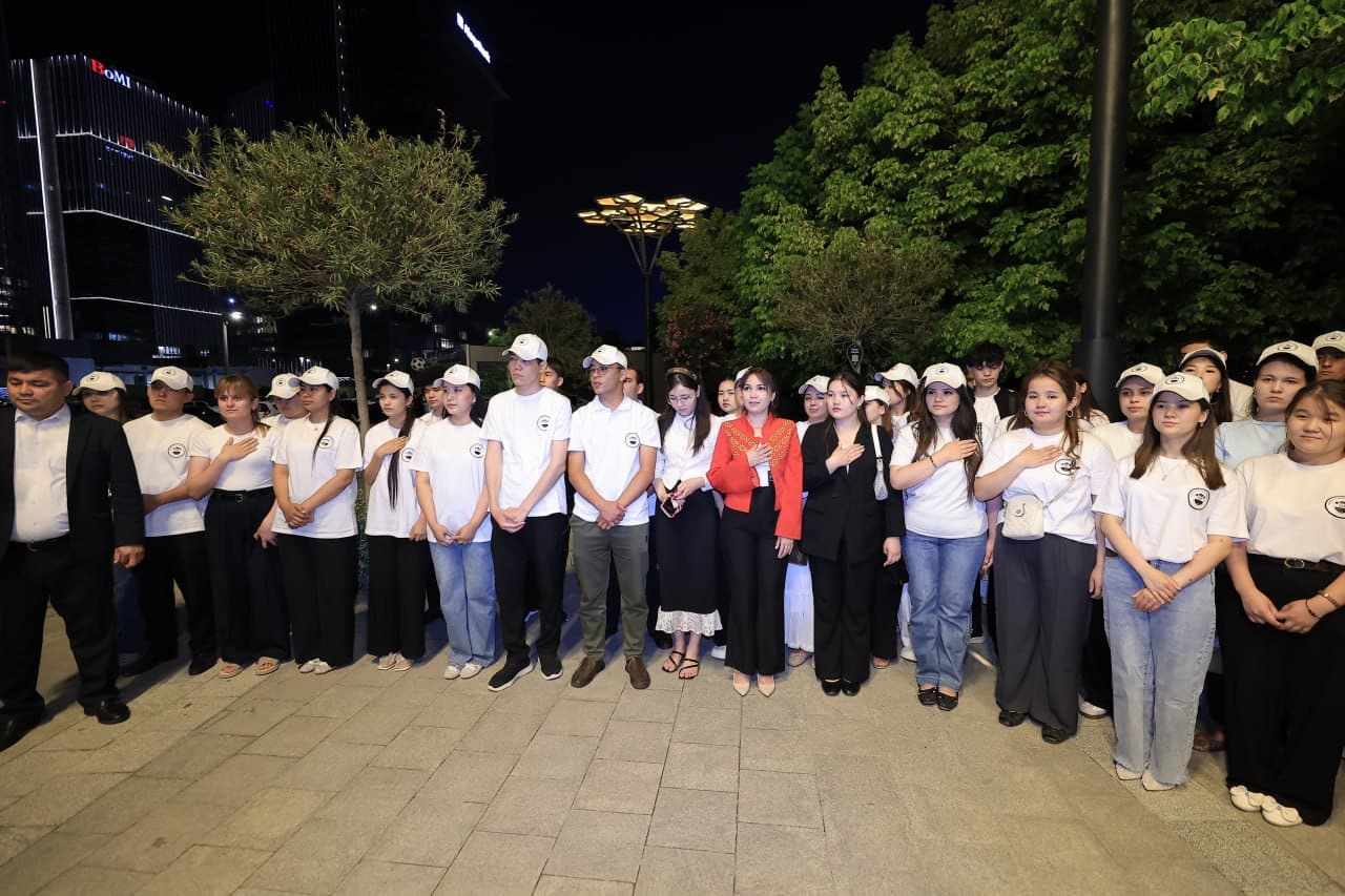 Ministr Qaraqalpaqstanlı studentler menen sáwbetlesti