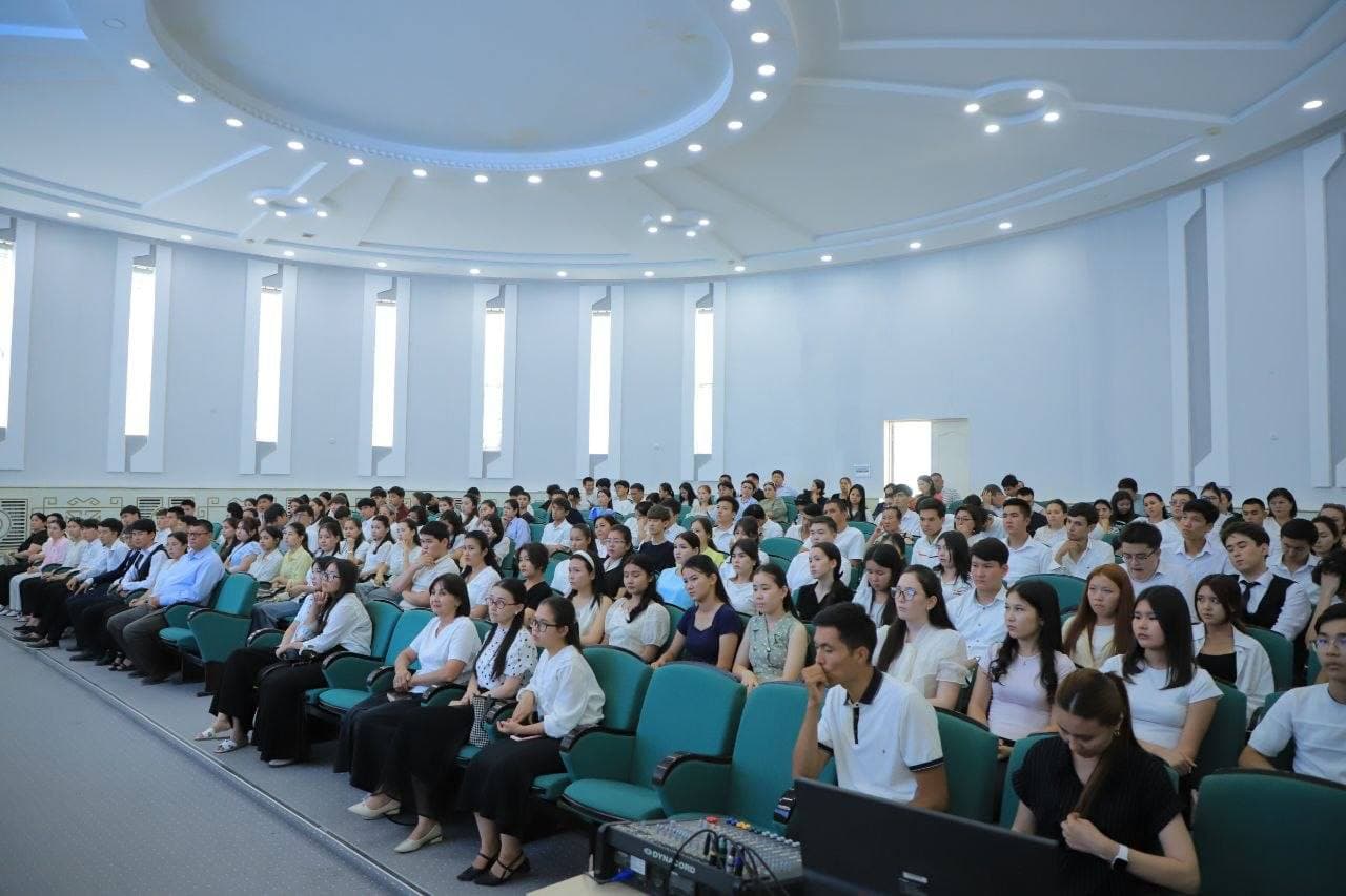 Bitiruvchi o‘quvchilarga "Davlat auditi oliy maktabi" imkoniyatlari tanishtirildi