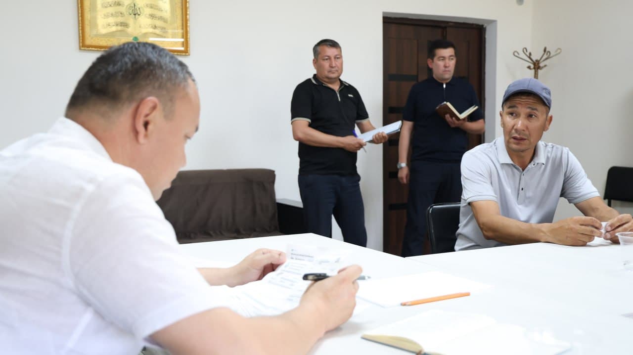 Qaraózekte xalıq penen ashıqtan-ashıq sóylesiw: Puqaralardıń mashqalalarına ornında sheshim izlendi