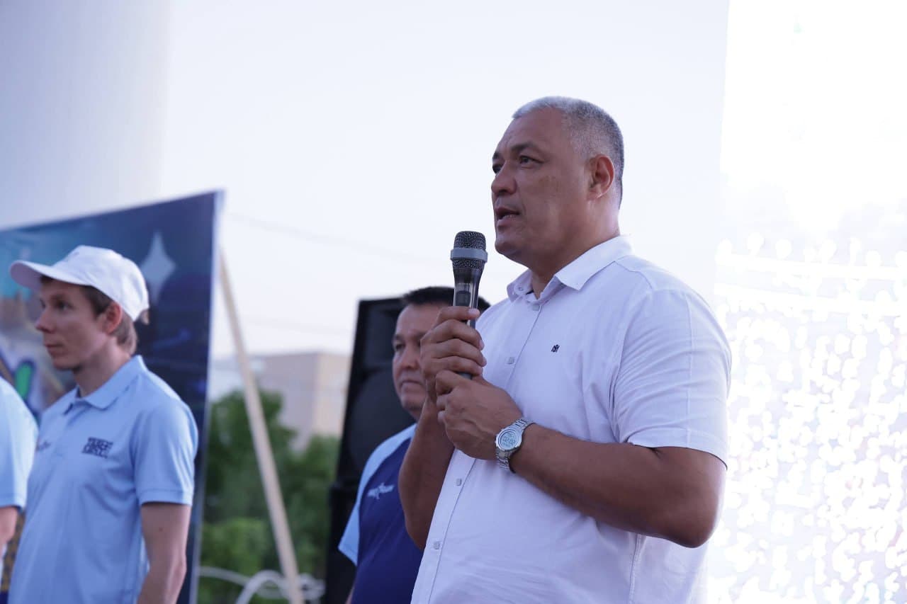 Nukus shahrida "Nukus Night Run 2026" nomli 5 kilometr masofaga ommaviy yugurish marafoni bo‘lib o‘tdi