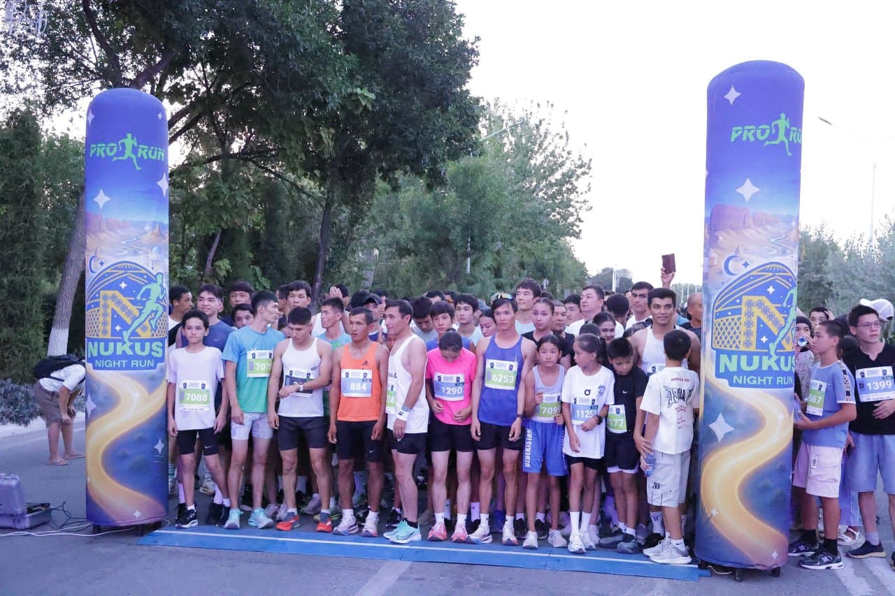 Nukus shahrida "Nukus Night Run 2026" nomli 5 kilometr masofaga ommaviy yugurish marafoni bo‘lib o‘tdi