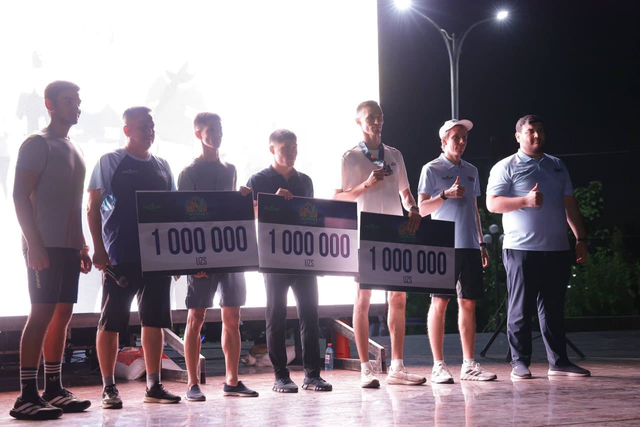 Nukus shahrida "Nukus Night Run 2026" nomli 5 kilometr masofaga ommaviy yugurish marafoni bo‘lib o‘tdi