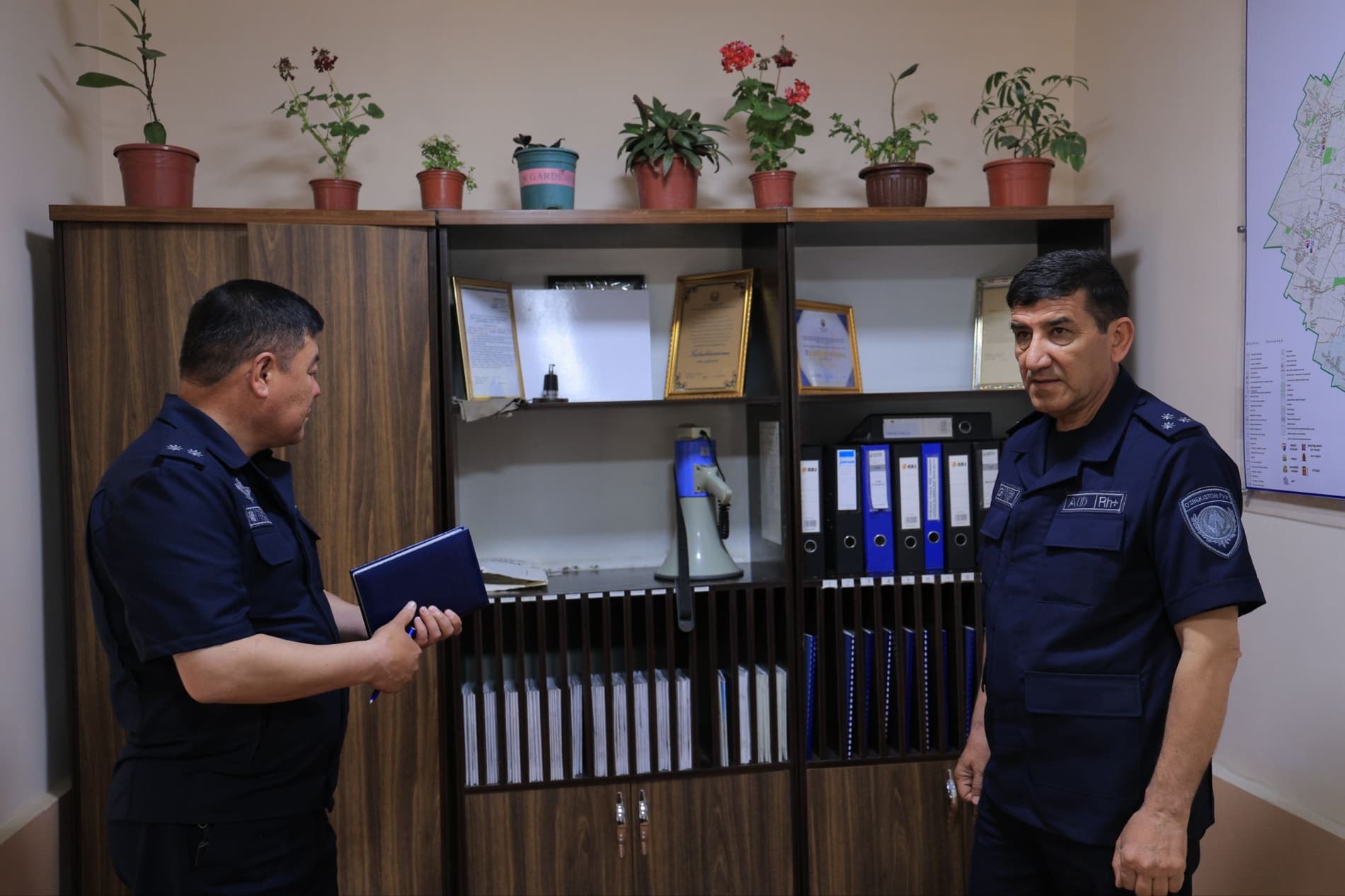 Buxoro viloyati Favqulodda vaziyatlar boshqarmasi boshlig‘i tomonidan Shofirkon tumani Favqulodda vaziyatlar bo‘limi qutqaruv qismida olib borilayotgan qurilish ishlari joyiga chiqib o‘rganildi.