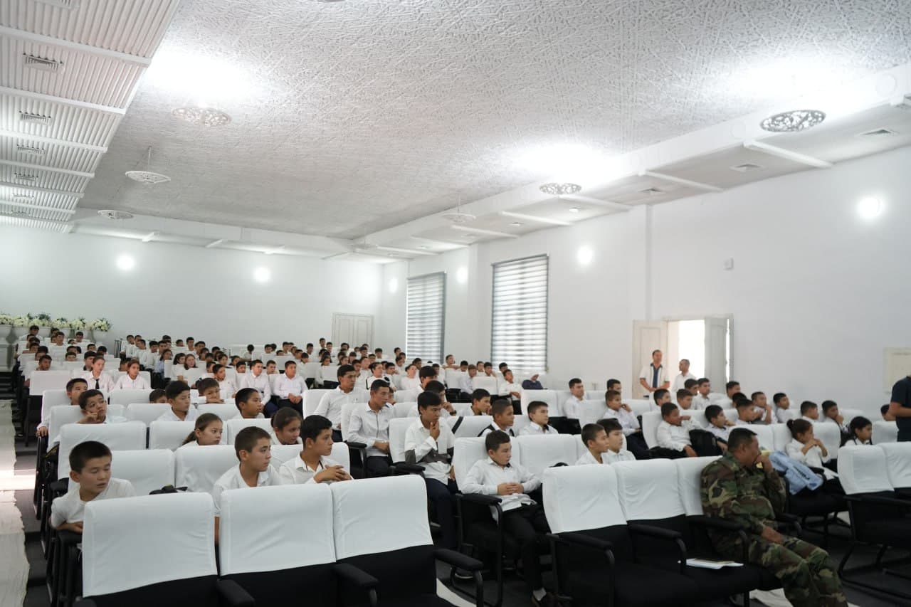 “Payshanba — yoshlar kuni” doirasida Jizzax viloyati Favqulodda vaziyatlar boshqarmasi boshlig‘i o‘rinbosari, podpolkovnik Avazbek Ibragimov, markaz direktori Xurshid Abduvaliyev hamda yoshlar ishtirokida “Rahbar va yoshlar” uchrashuvi o‘tkazildi.