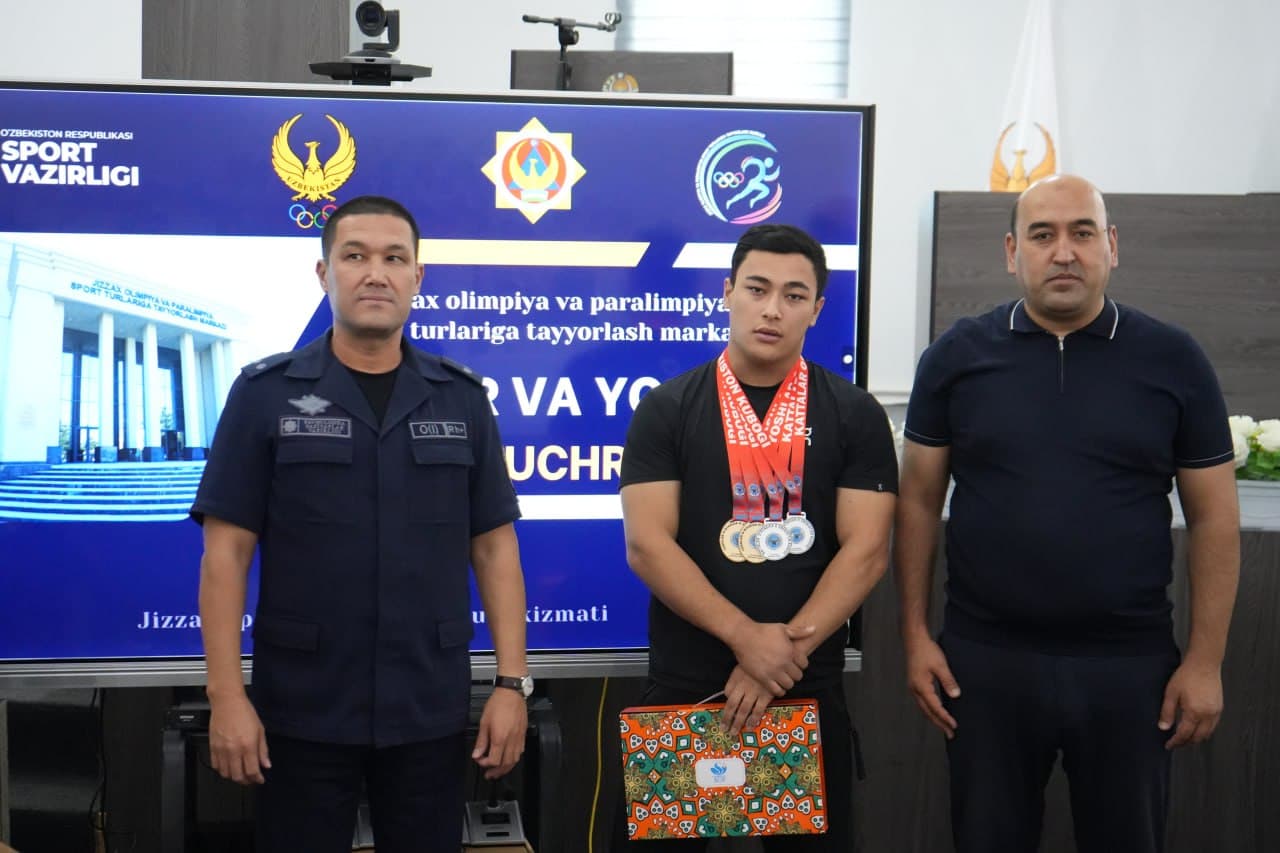“Payshanba — yoshlar kuni” doirasida Jizzax viloyati Favqulodda vaziyatlar boshqarmasi boshlig‘i o‘rinbosari, podpolkovnik Avazbek Ibragimov, markaz direktori Xurshid Abduvaliyev hamda yoshlar ishtirokida “Rahbar va yoshlar” uchrashuvi o‘tkazildi.