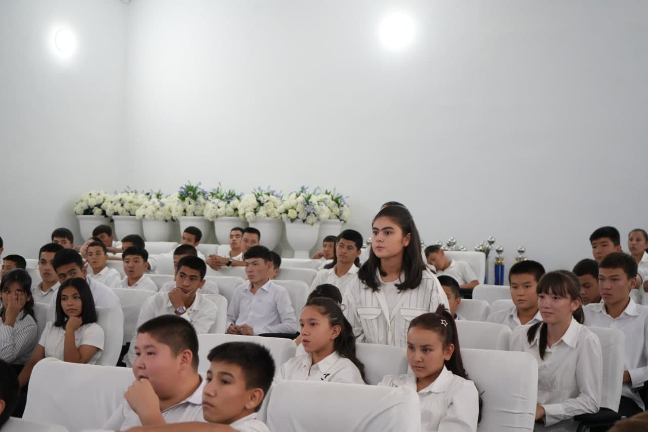 “Payshanba — yoshlar kuni” doirasida Jizzax viloyati Favqulodda vaziyatlar boshqarmasi boshlig‘i o‘rinbosari, podpolkovnik Avazbek Ibragimov, markaz direktori Xurshid Abduvaliyev hamda yoshlar ishtirokida “Rahbar va yoshlar” uchrashuvi o‘tkazildi.