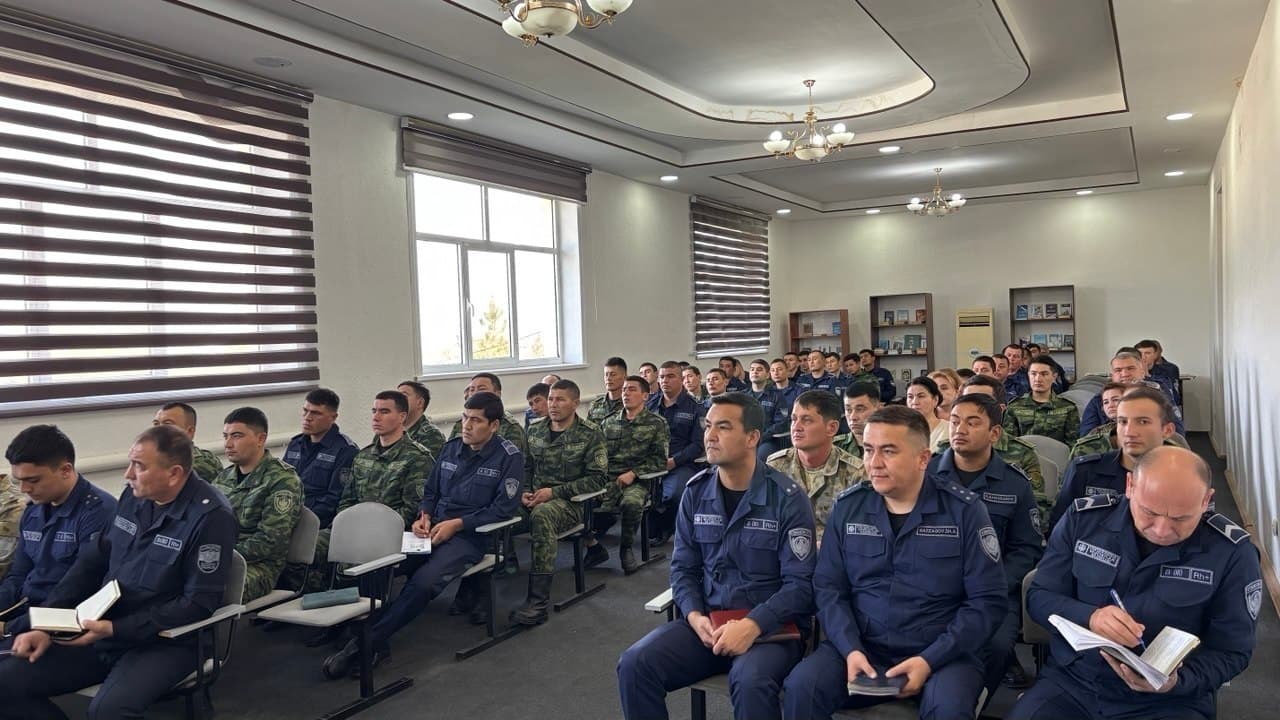 Jizzax shahar FVBda harbiy xizmatchilar ishtirokida huquqbuzarliklarning oldini olish, xizmat intizomi va qonuniylikni mustahkamlashga qaratilgan targ‘ibot-profilaktika tadbiri tashkil etildi.