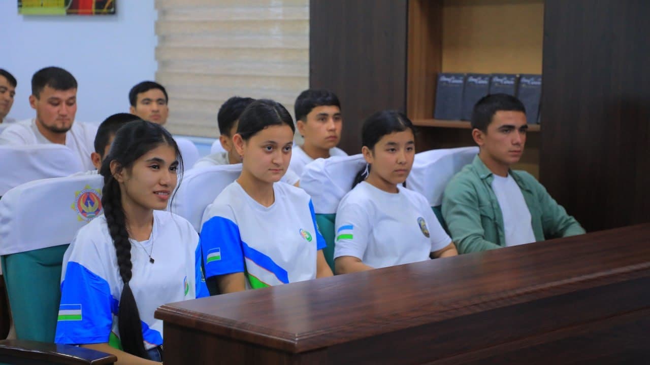 Samarqand viloyati Favqulodda vaziyatlar boshqarmasi boshlig‘i G‘. Muxamedov tomonidan tizimga biriktirilgan yoshlar, yosh harbiy xizmatchilar, xodimlar hamda mahalla-yoshlar ishtirokida “Rahbar va yoshlar” uchrashuvi tashkil etildi.