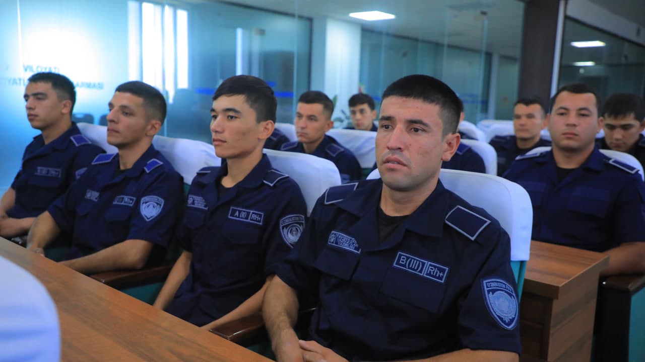 Rahbar va yoshlar: ochiq muloqot va samimiy suhbat