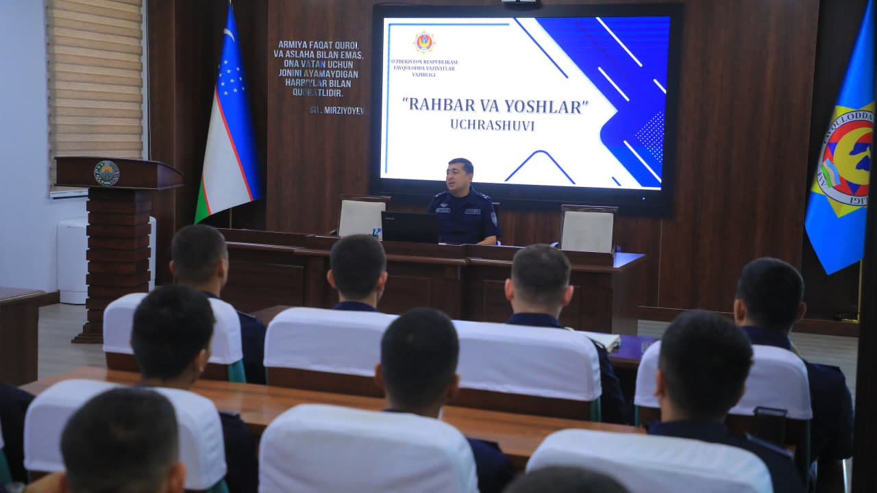 Rahbar va yoshlar: ochiq muloqot va samimiy suhbat