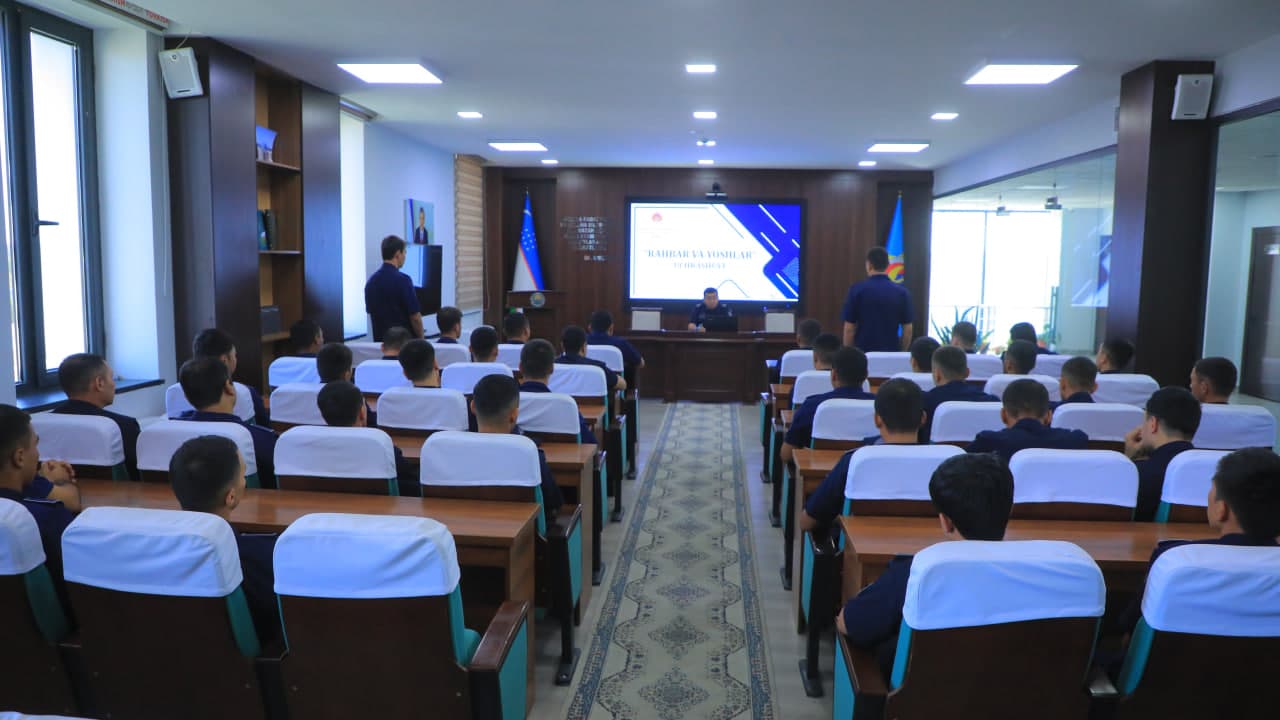 Rahbar va yoshlar: ochiq muloqot va samimiy suhbat