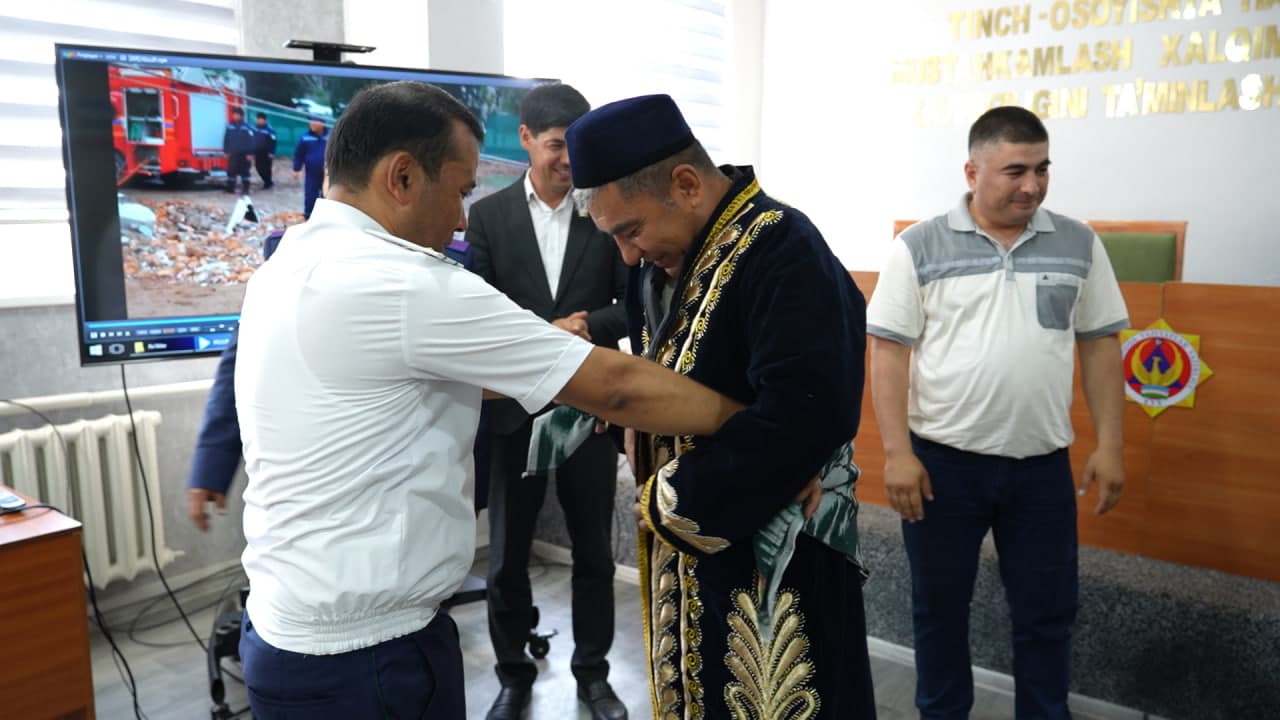 Сирдарё вилояти Фавқулодда вазиятлар бошқармасида кўп йиллар давомида сидқидилдан хизмат қилиб, халқимиз осойишталиги ва юртимиз хавфсизлигини таъминлаш йўлида муносиб меҳнат қилган бир гуруҳ ҳарбий хизматчилар тантанали равишда нафақага кузатилди.